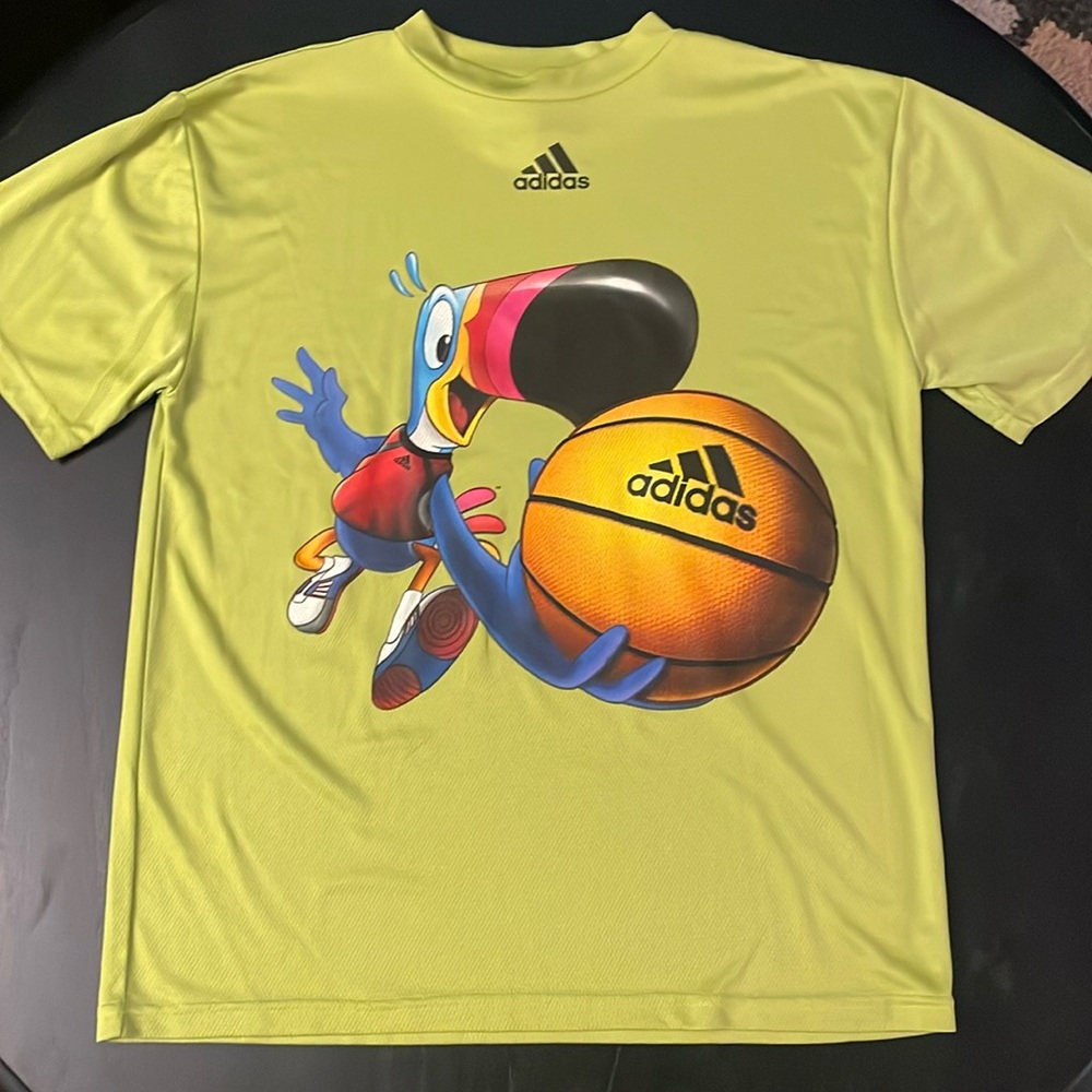 Adidas t shirt size M